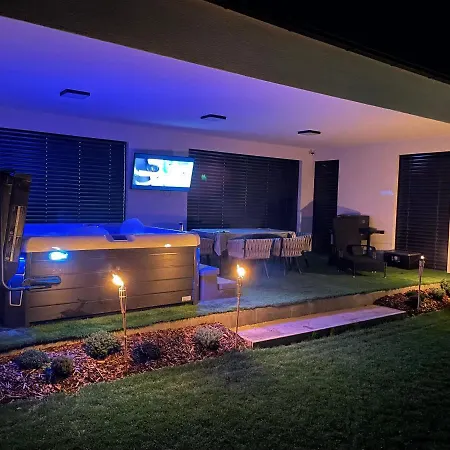 Luxury Home With Jakuzzi Near Neusiedler See Fertoszentmiklos Zewnętrze zdjęcie