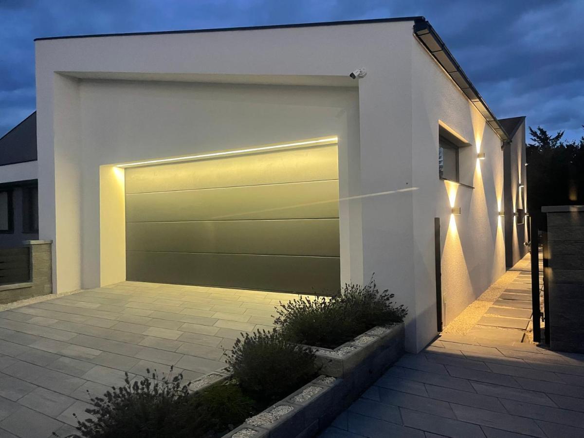 Luxury With Jakuzzi Near Neusiedler